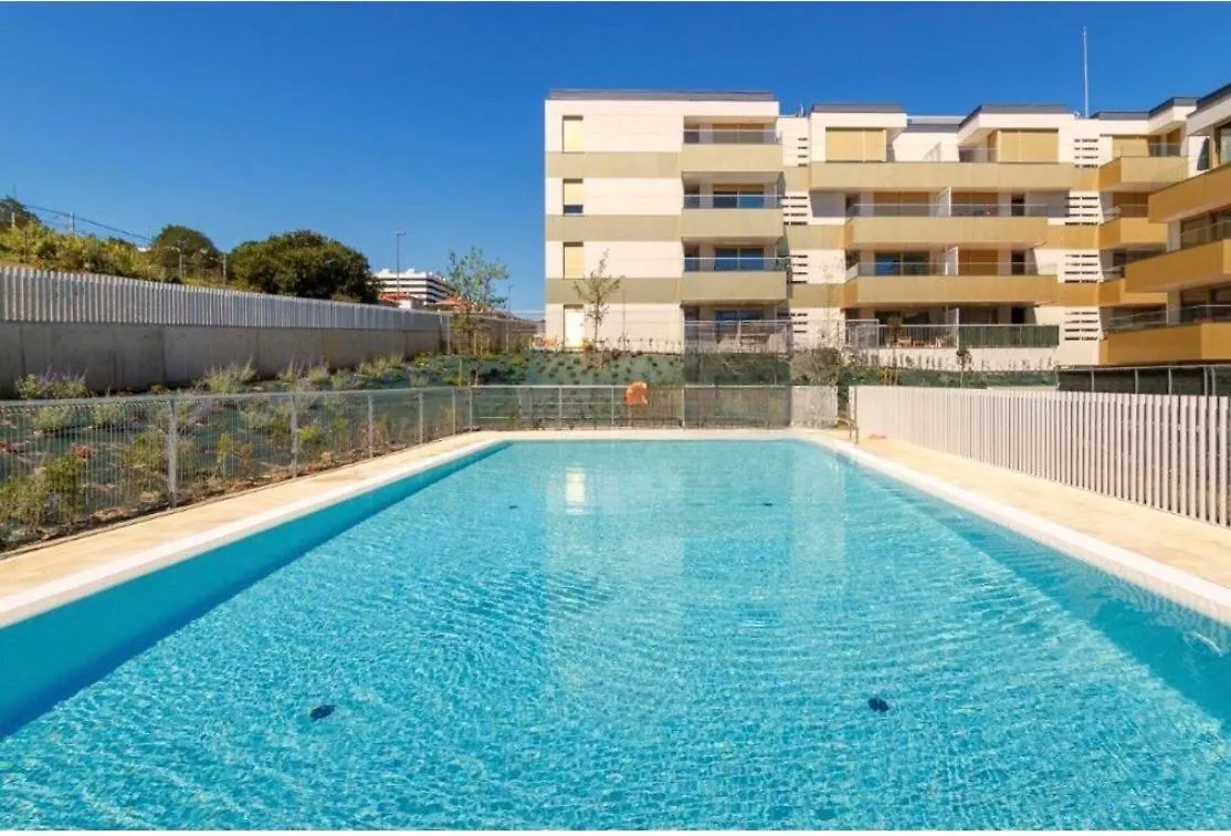 Apartamento A estrenar amplio con piscina y parking Getxo