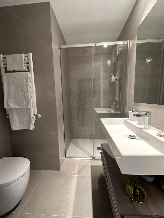 Apartamento A estrenar amplio con piscina y parking Getxo